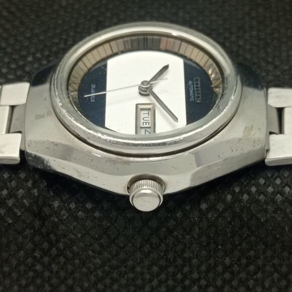 Vintage 1977 Citizen Automatic Womans Silver Watch W/daydate & Black accents main image 4